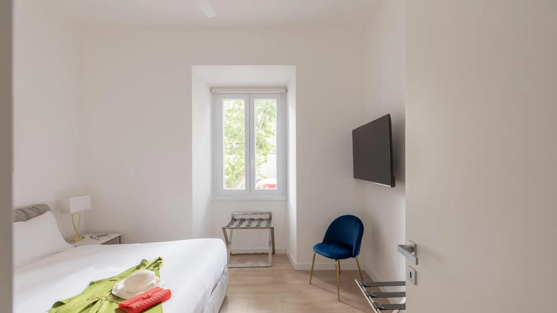 Iflat Vatican 2 Bedroom Design Apartment Rom Italien